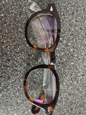 Classic Tortoiseshell Round Women’s Glasses